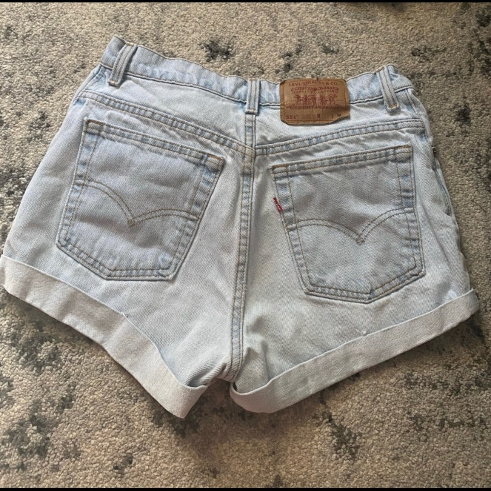 Vintage High Waist Light Wash Levi’s Denim Shorts